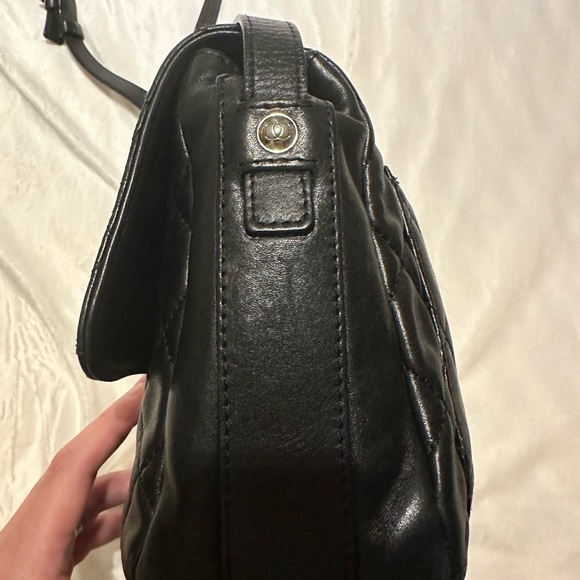 Chanel Classic Quilted Messenger - Black Lambskin with SHW - Entrupy ✅ - Picture 2 of 15